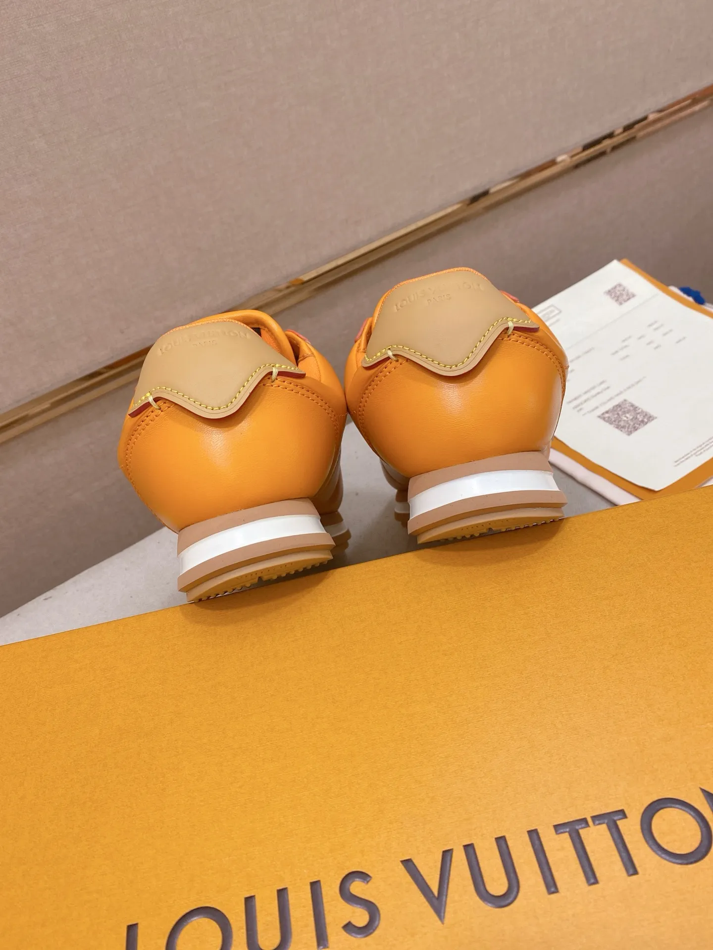 Men's shoes💰: Couple style 700💰LOUIS VUITTON Footint Soccer sneakers‼ ️ The top version, the same sneakers for LV couples. You will look fashionable when you wear them. This Footint Soccer sneaker was unveiled in the 2025 spring and summer series fashion show. The tongue is embellished with the Lvers United badge inspired by the football team. The rubber sole of the foot is decorated with multiple Louis Vuitton logos. The original latest packaging. Fabric: original imported cowhide. Lining: original imported breathable mesh. Foot pad: original injection molding pad. Outsole: original molded T combination outsole. Size: 35-45.